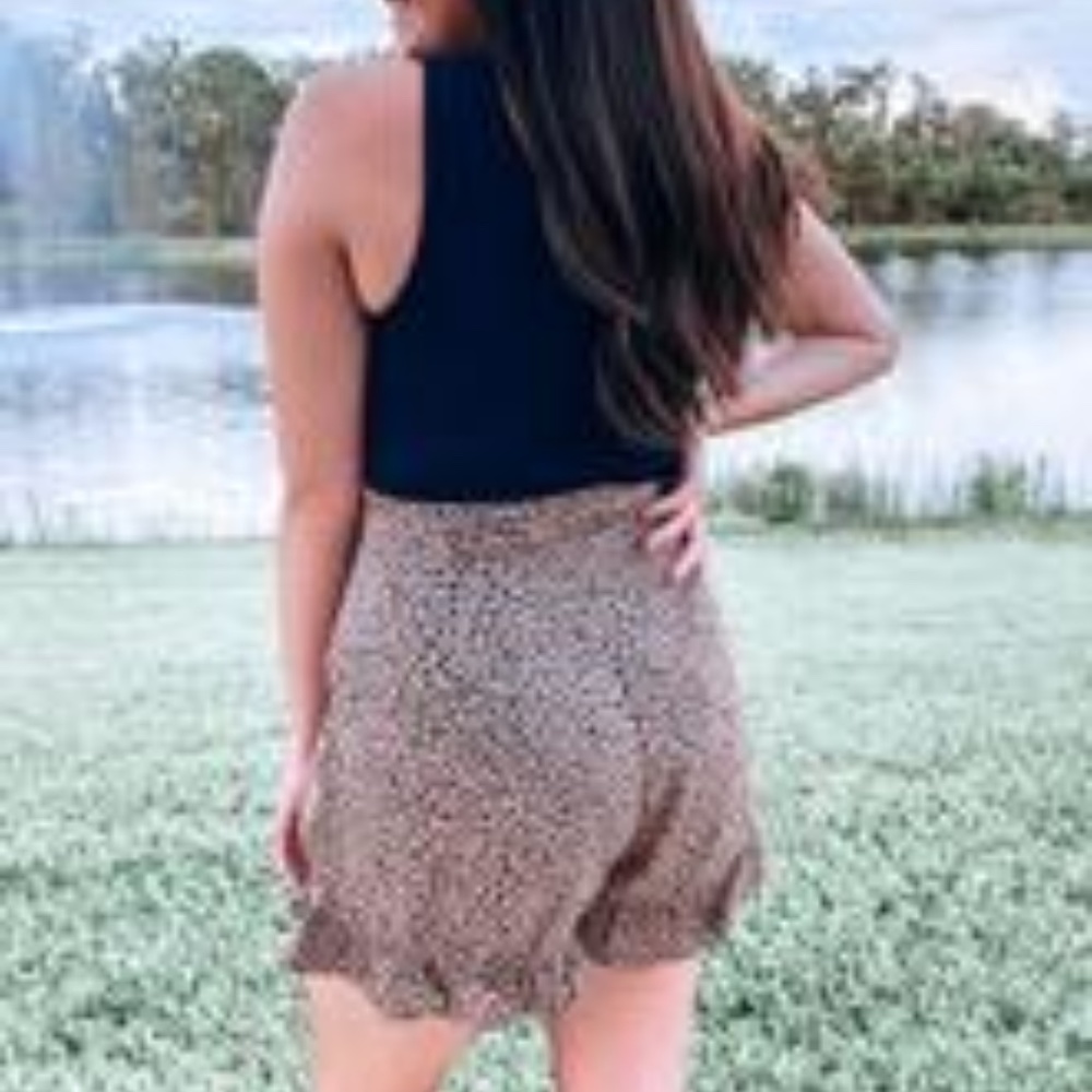 Leopard Ruffle Shorts - Picture 2 of 2